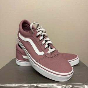 Women’s Vans Ward Size 11